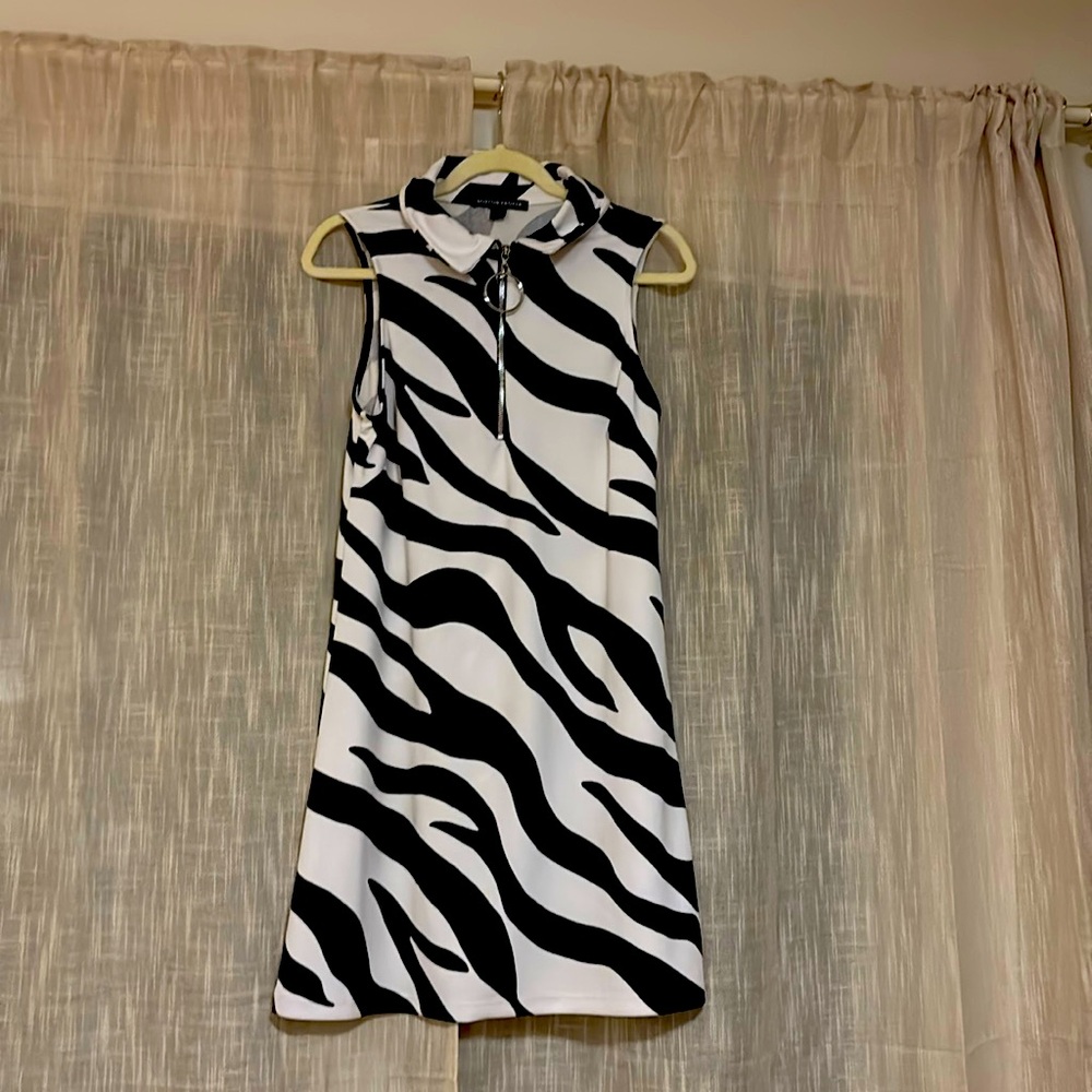 Boston Proper Shift Dress with zipper